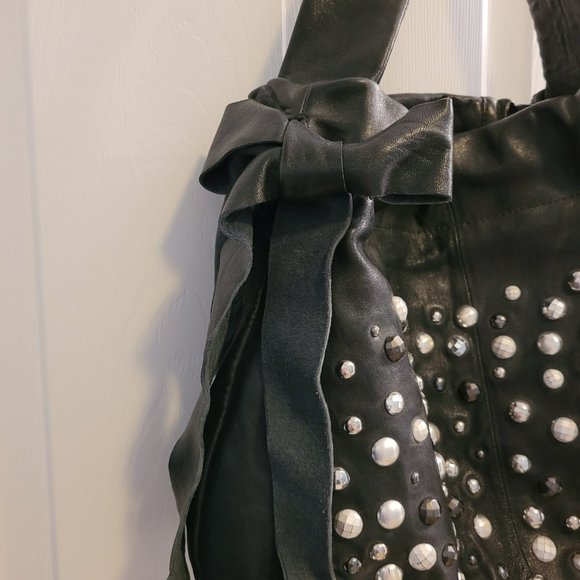 Black leather shoulder bag by Hype - Picture 2 of 7